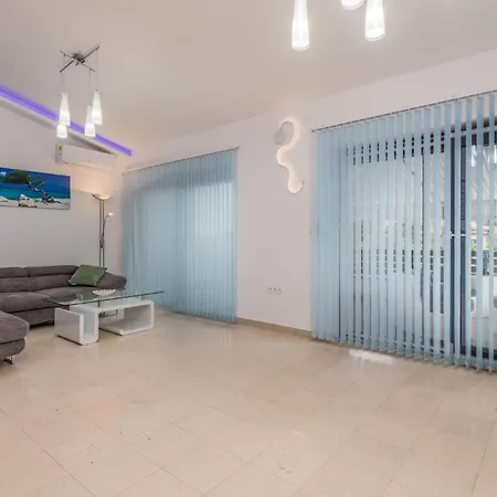 4 Bedroom Cozy In Krk Krk Town