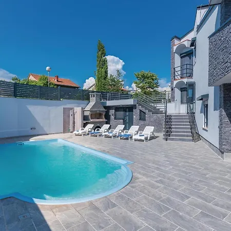 4 Bedroom Cozy In Krk * Krk Town