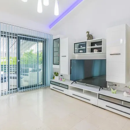 Holiday home 4 Bedroom Cozy In Krk *