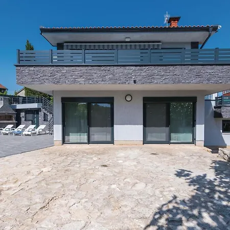 4 Bedroom Cozy In Krk Krk Town