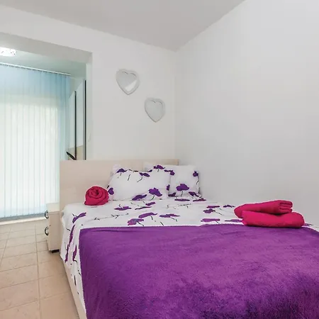 4 Bedroom Cozy In Krk Krk Town